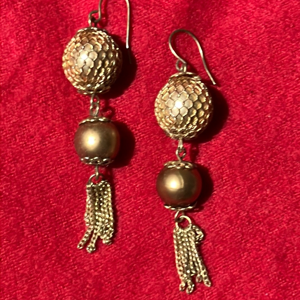 Gold tone dangling earrings